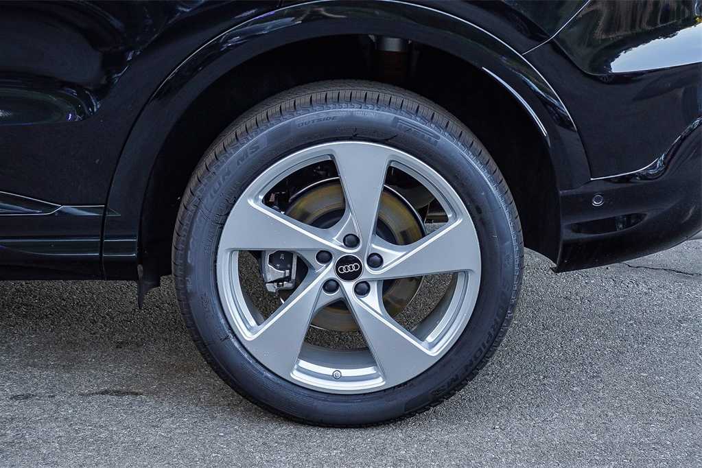 Thumbnail: 2025 Audi Q5 - 11