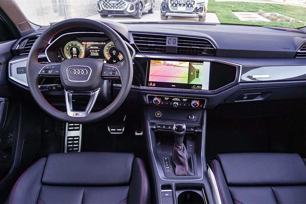 Thumbnail: 2025 Audi Q3 - 12