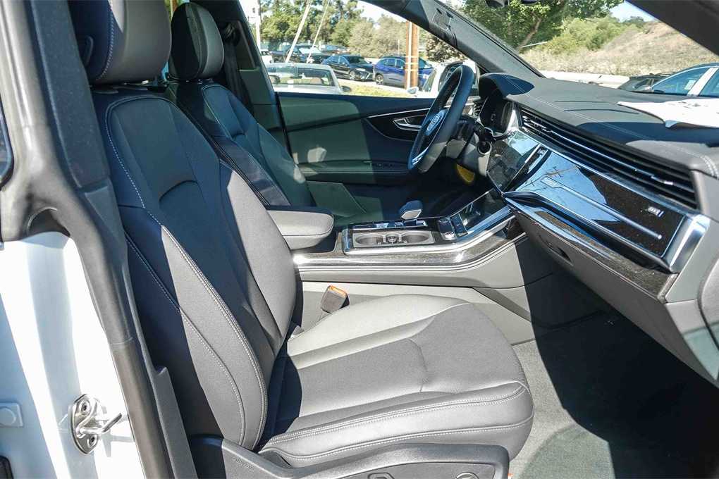 Thumbnail: 2025 Audi Q8 - 19