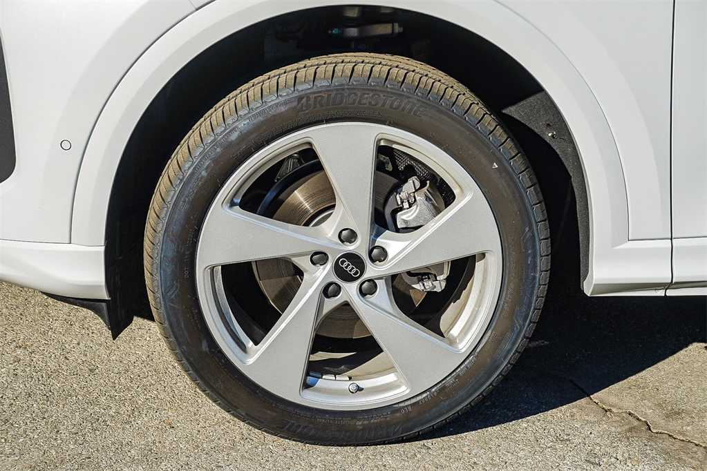 Thumbnail: 2025 Audi Q5 - 10