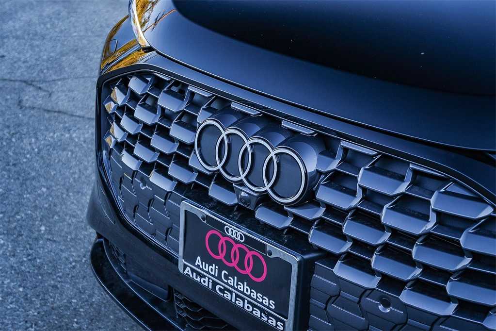 Thumbnail: 2025 Audi Q5 - 9