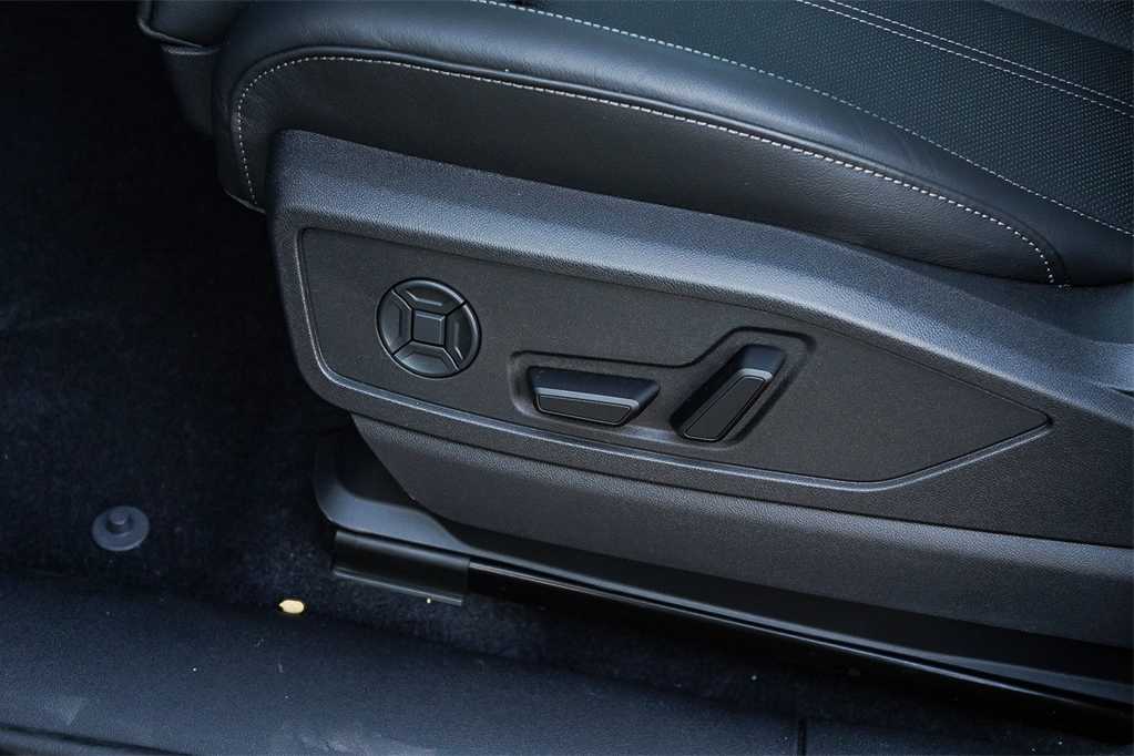 Thumbnail: 2025 Audi Q5 - 24