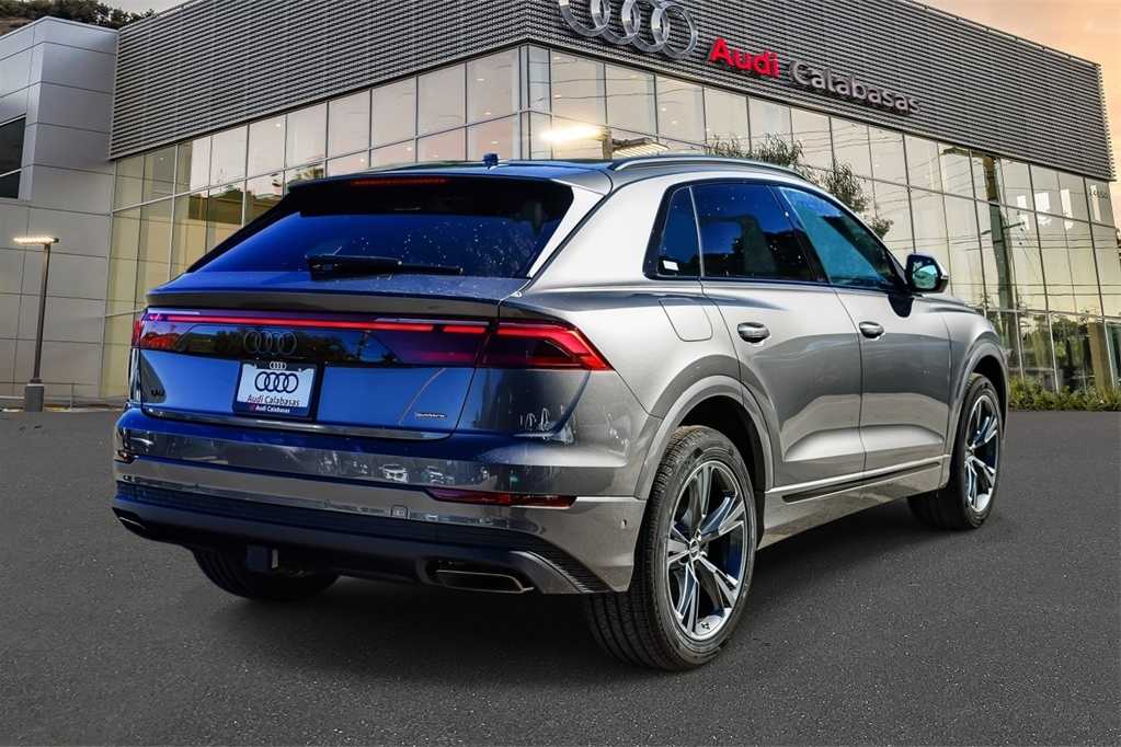 Thumbnail: 2026 Audi Q8 - 4
