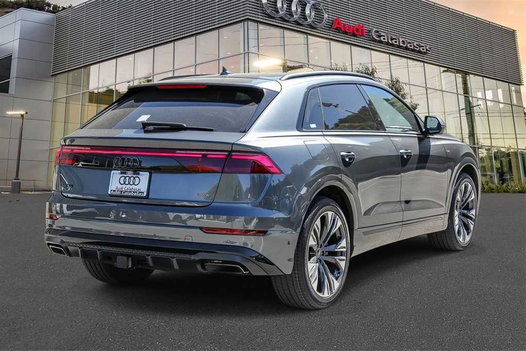 Thumbnail: 2026 Audi Q8 - 4