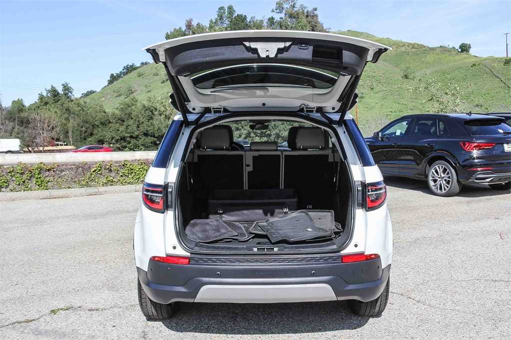 Thumbnail: 2021 Land Rover Discovery Sport - 25