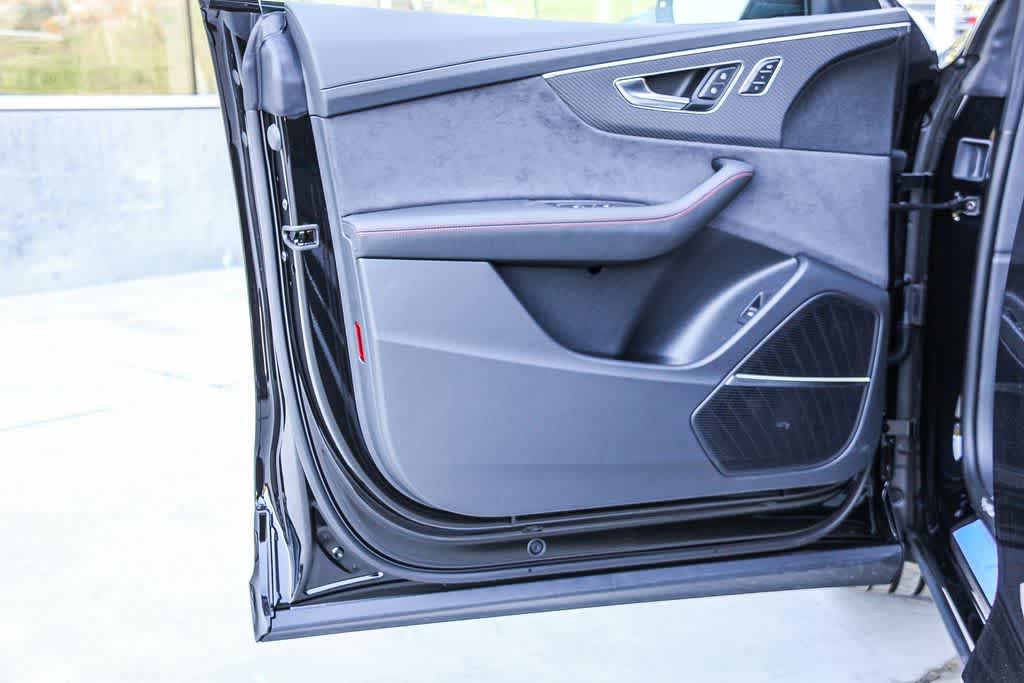 Thumbnail: 2026 Audi RS Q8 - 22