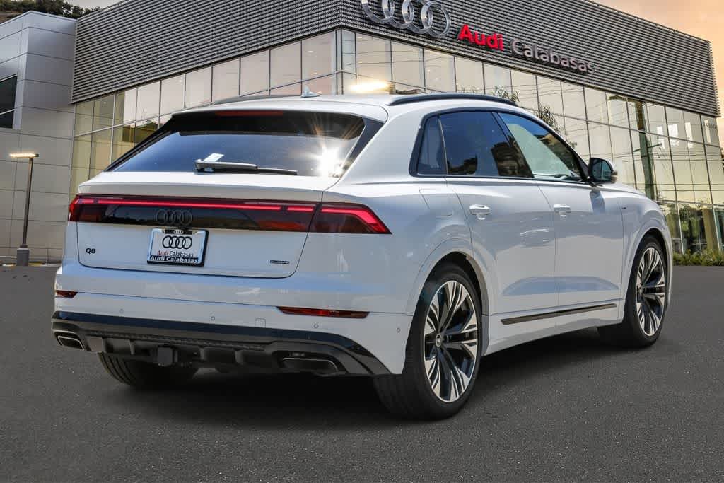 Thumbnail: 2026 Audi Q8 - 4