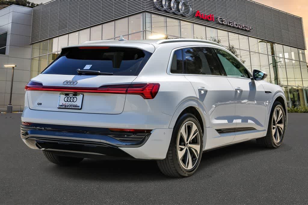 Thumbnail: 2024 Audi Q8 e-tron - 4