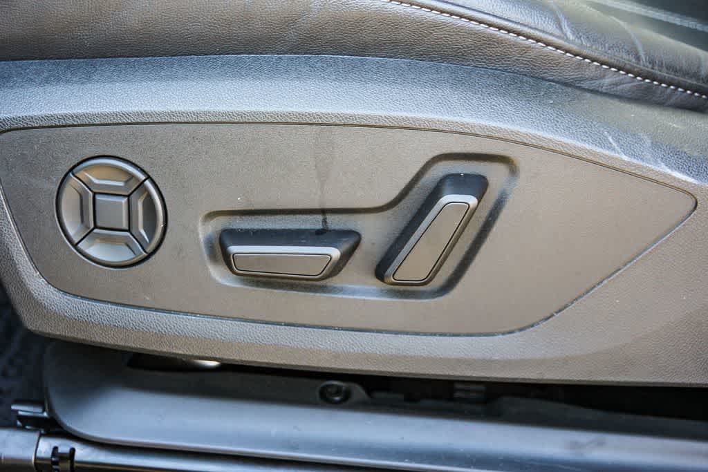 Thumbnail: 2025 Audi Q6 e-tron - 20