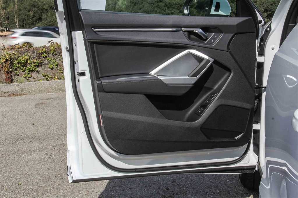 Thumbnail: 2025 Audi Q3 - 22