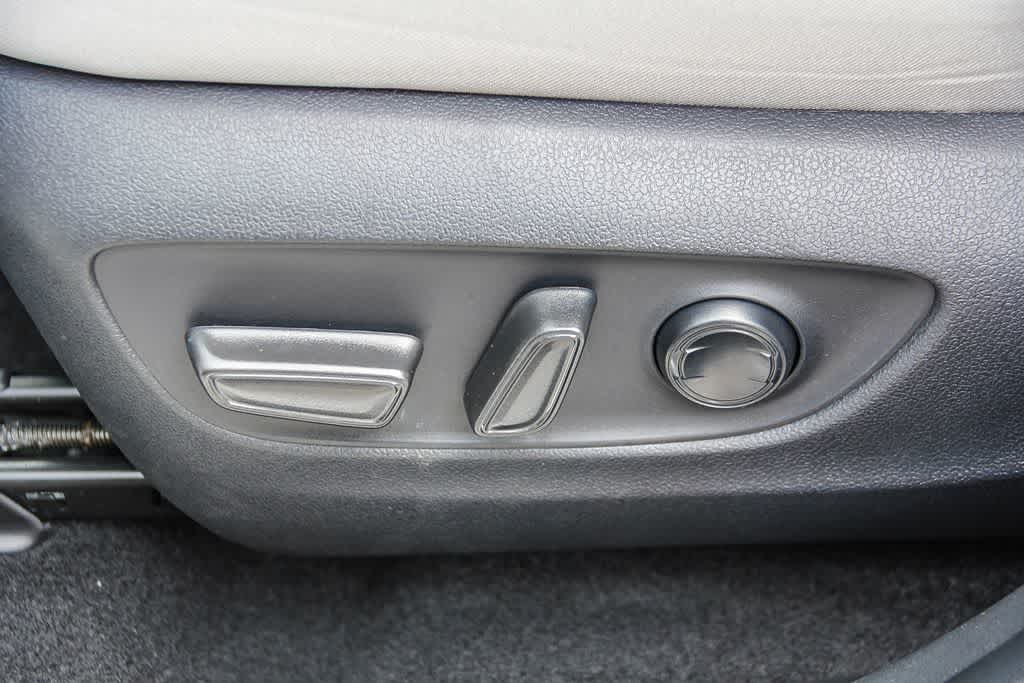 Thumbnail: 2024 Toyota RAV4 - 21