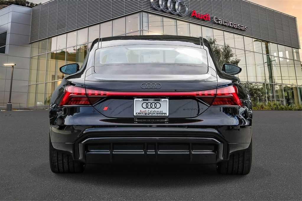 Thumbnail: 2026 Audi e-tron GT - 3