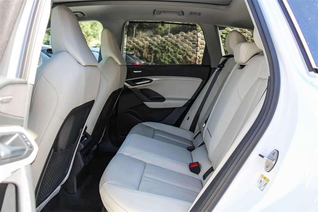 Thumbnail: 2025 Audi Q6 e-tron - 17