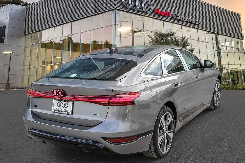 Thumbnail: 2025 Audi e-tron S - 4