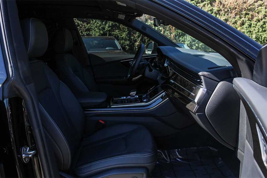 Thumbnail: 2025 Audi Q8 - 16