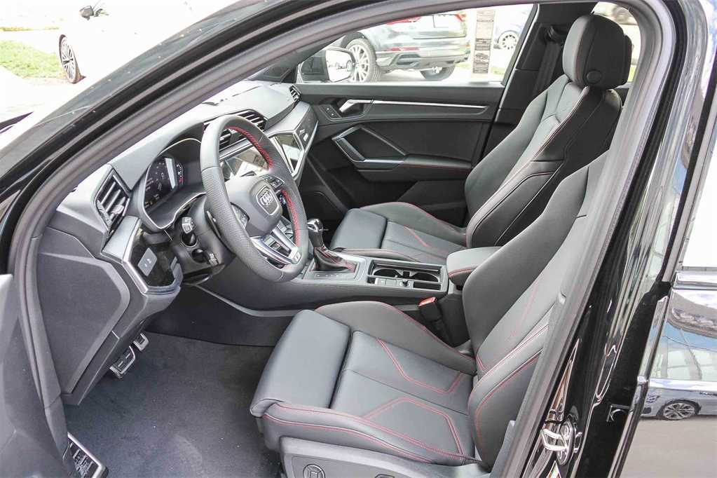 Thumbnail: 2025 Audi Q3 - 19