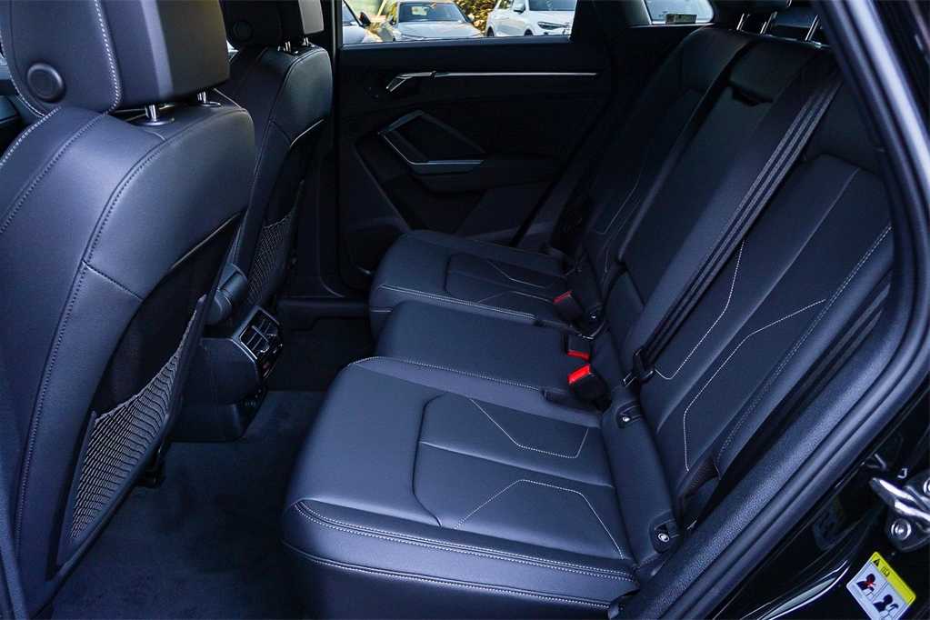 Thumbnail: 2025 Audi Q3 - 21