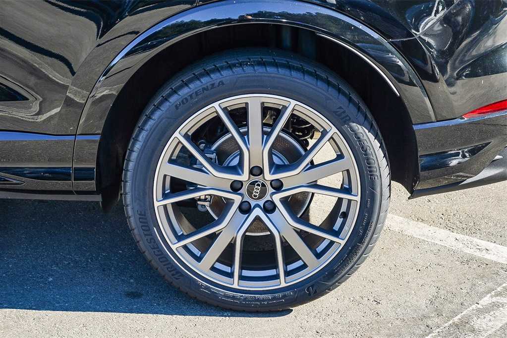 Thumbnail: 2025 Audi Q3 - 11