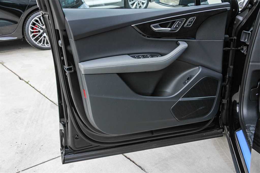 Thumbnail: 2025 Audi Q7 - 22