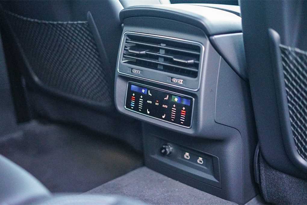 Thumbnail: 2026 Audi Q8 - 16