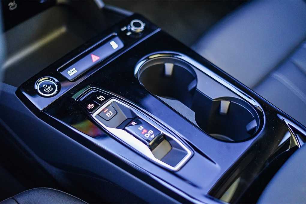 Thumbnail: 2025 Audi e-tron S - 23