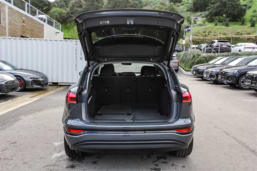 Thumbnail: 2025 Audi Q6 e-tron - 25