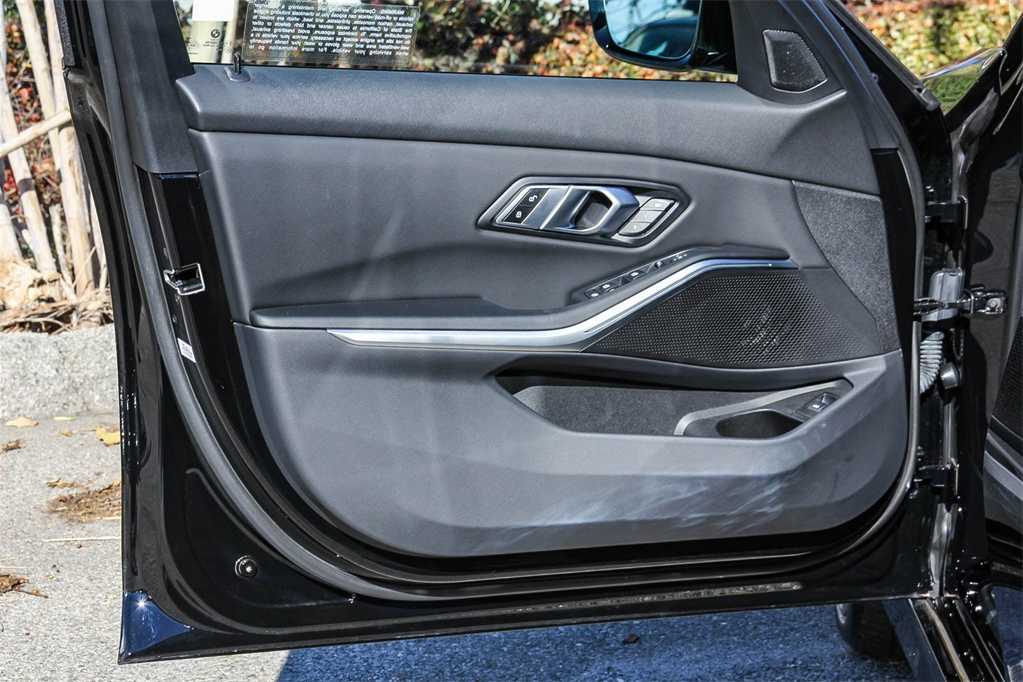 Thumbnail: 2022 BMW 3 Series - 21