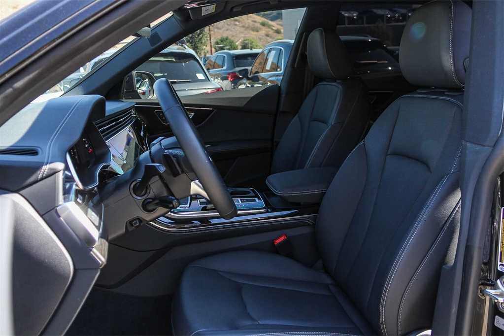 Thumbnail: 2025 Audi Q8 - 19