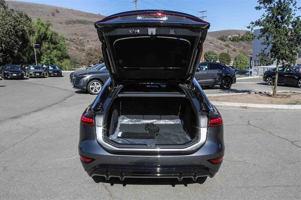 Thumbnail: 2025 Audi e-tron S - 26