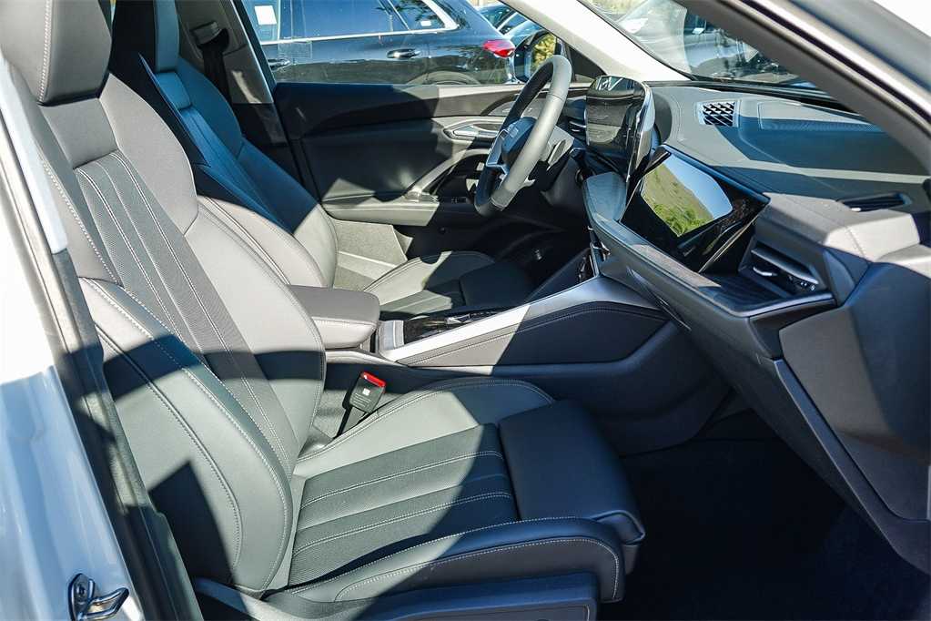 Thumbnail: 2025 Audi Q5 - 19