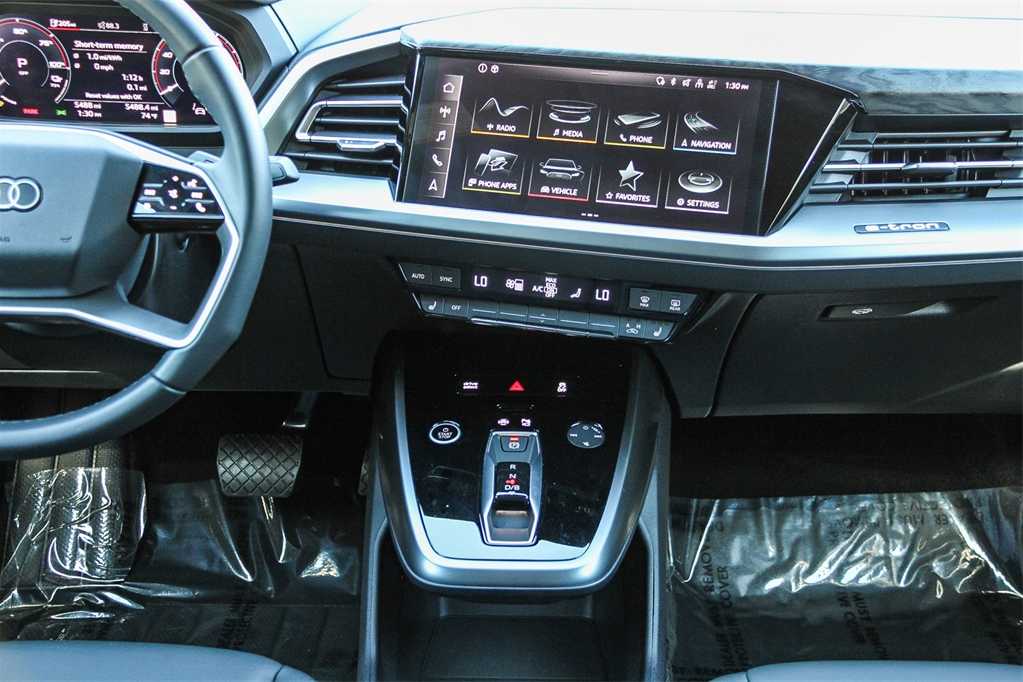 Thumbnail: 2025 Audi Q4 e-tron - 14