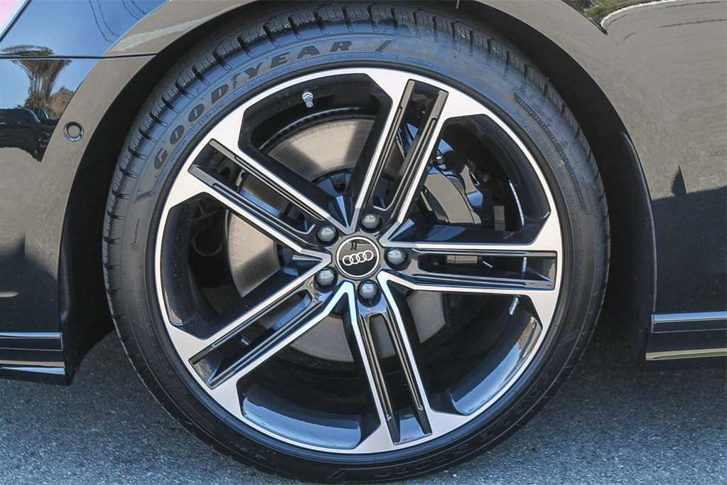 Thumbnail: 2025 Audi A8 - 10