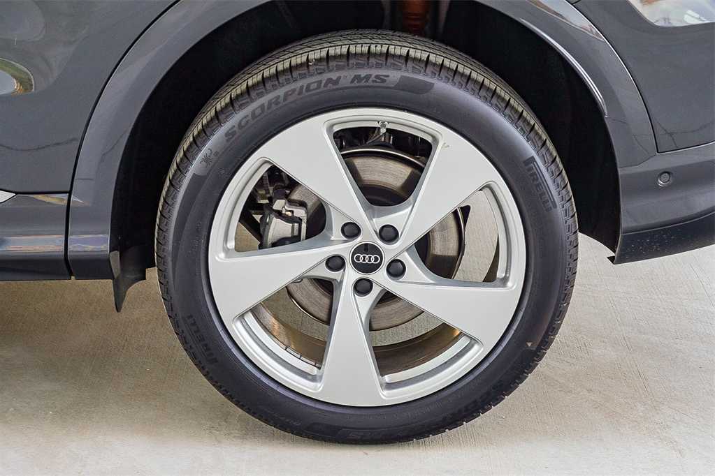 Thumbnail: 2025 Audi Q5 - 11