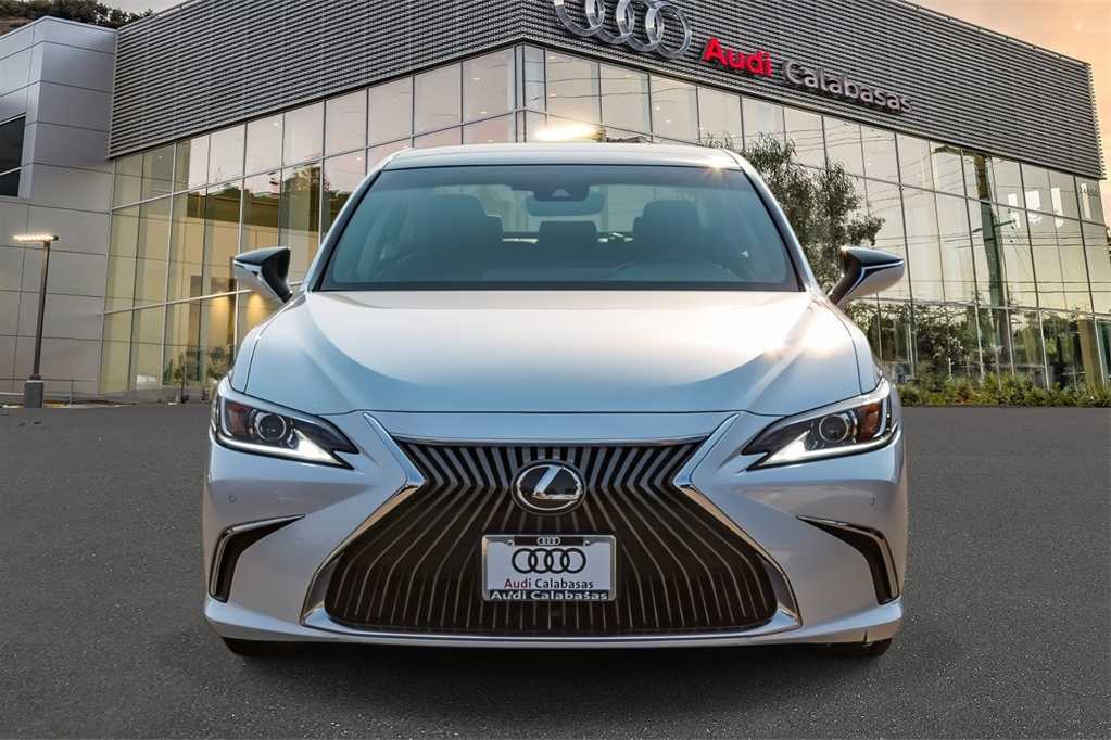 Thumbnail: 2019 Lexus ES - 2