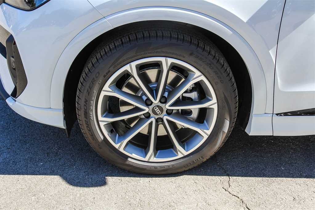 Thumbnail: 2026 Audi Q4 e-tron - 9