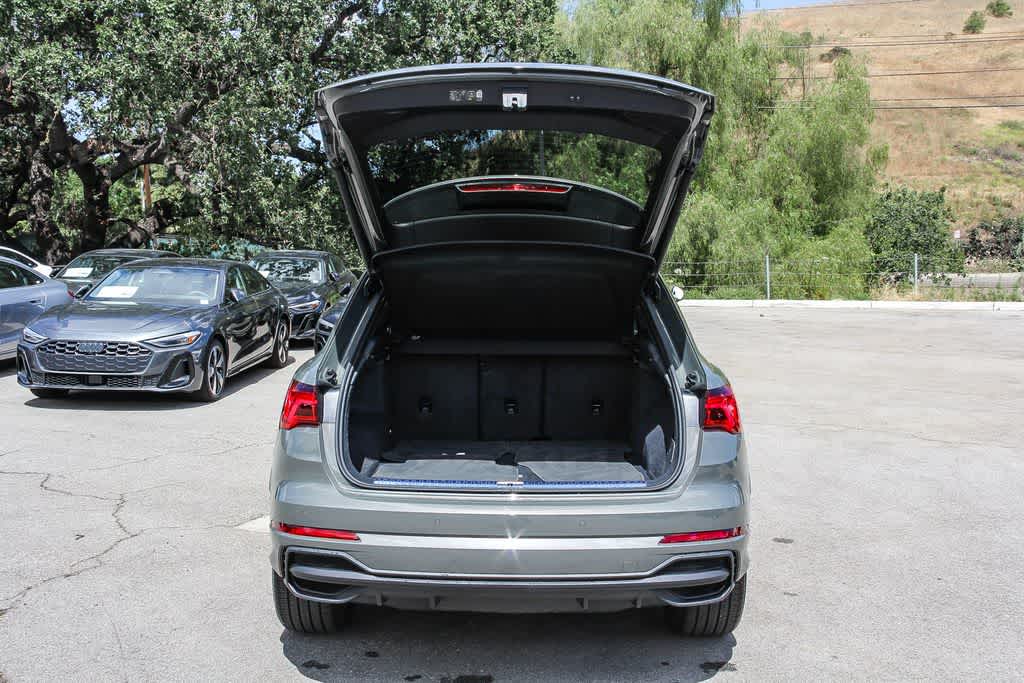 Thumbnail: 2025 Audi Q3 - 26