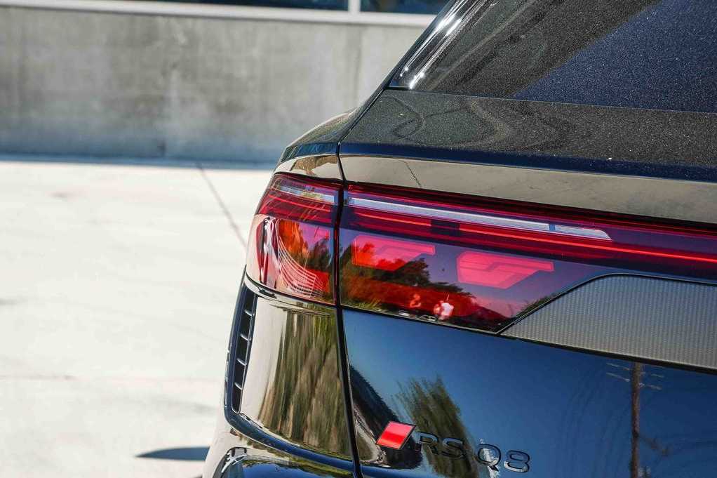 Thumbnail: 2026 Audi RS Q8 - 7