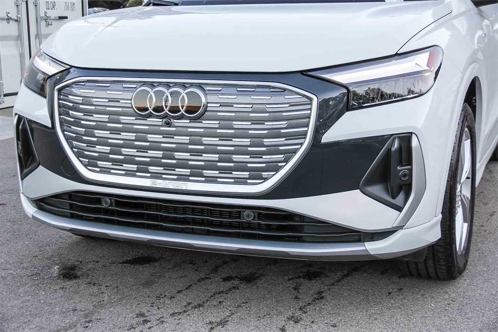 Thumbnail: 2024 Audi Q4 e-tron - 8