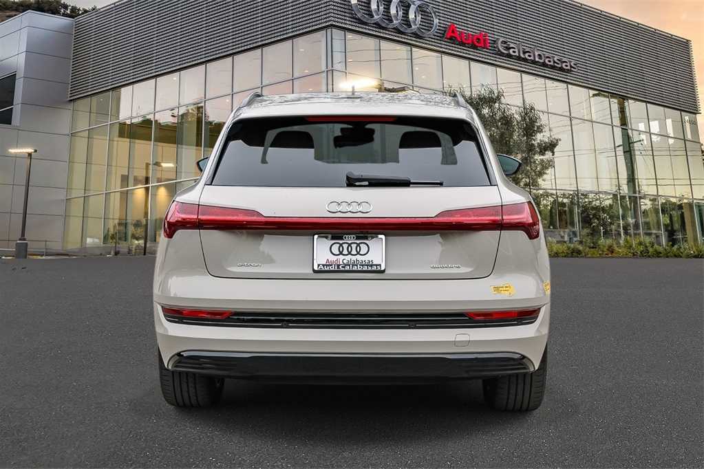 Thumbnail: 2022 Audi e-tron - 5