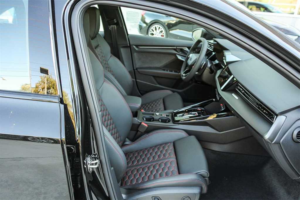 Thumbnail: 2025 Audi SQ5 - 18