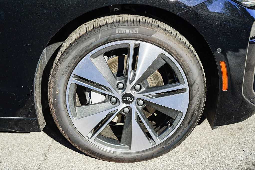 Thumbnail: 2025 Audi e-tron S - 9