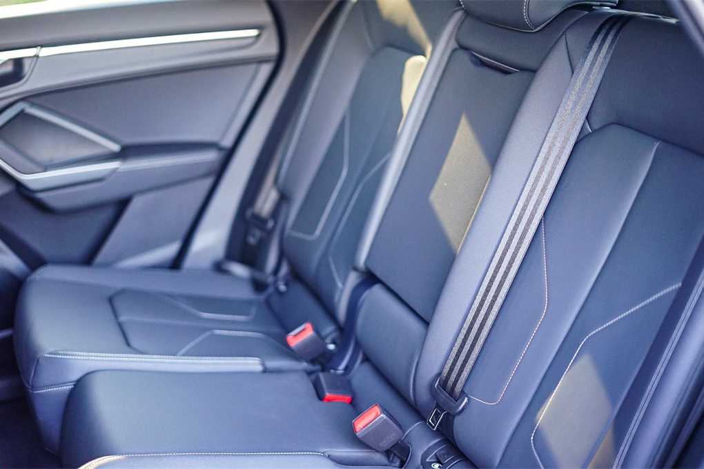 Thumbnail: 2025 Audi Q3 - 17