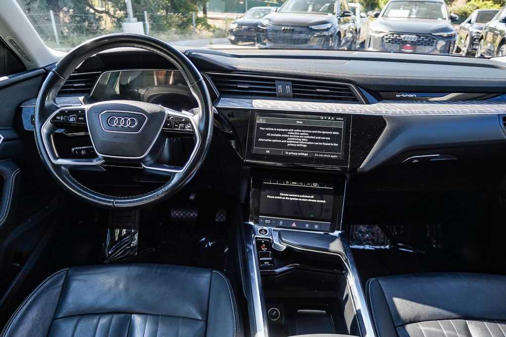 Thumbnail: 2022 Audi e-tron - 12