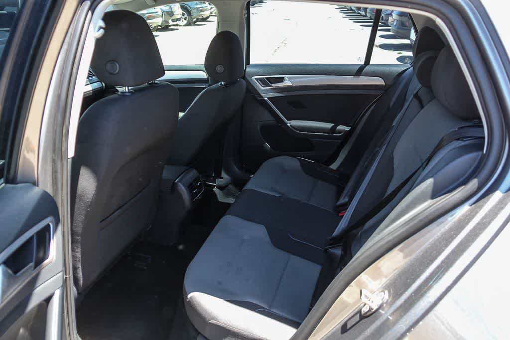 Thumbnail: 2015 Volkswagen e-Golf - 16