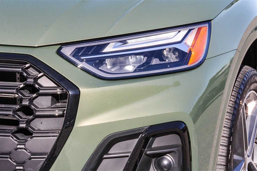 Thumbnail: 2023 Audi Q5 - 4