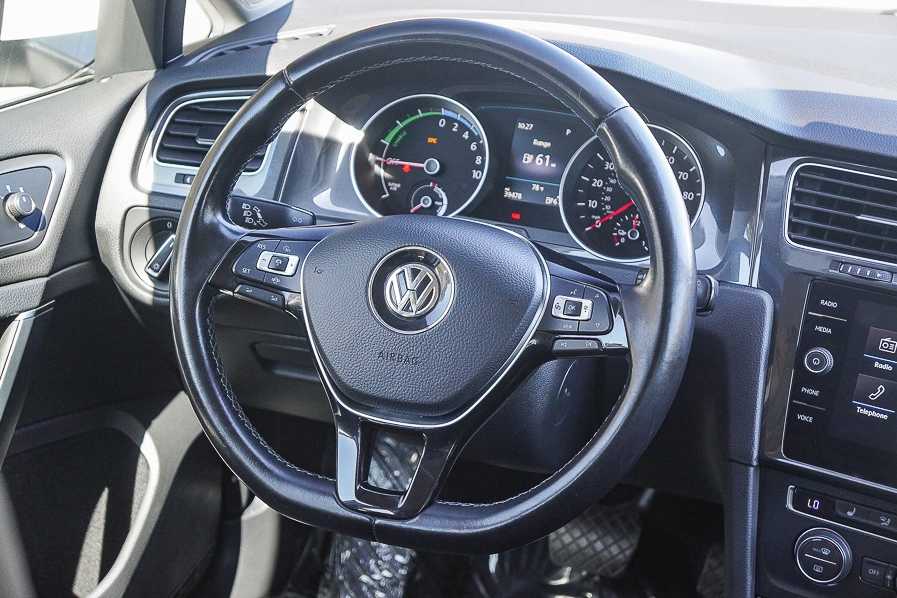 Thumbnail: 2019 Volkswagen e-Golf - 15