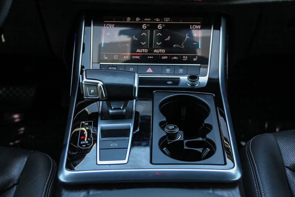 Thumbnail: 2021 Audi Q8 - 13