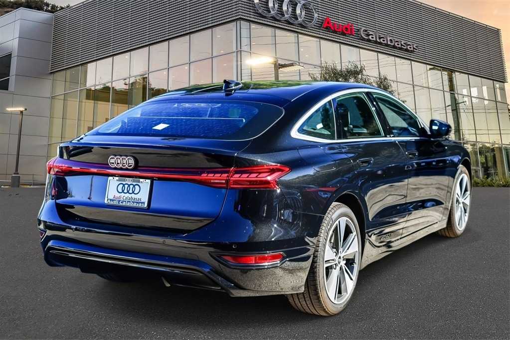 Thumbnail: 2025 Audi e-tron S - 4