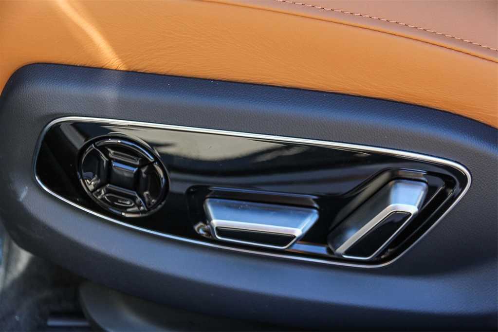 Thumbnail: 2025 Audi A8 - 21