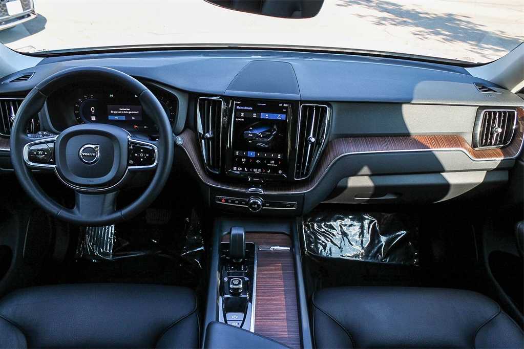 Thumbnail: 2023 Volvo XC60 - 12